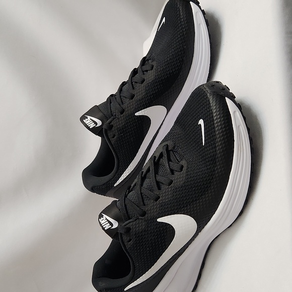 Nike Resolution 8 Running Sneakers (M Size 9) - Picture 2 of 13